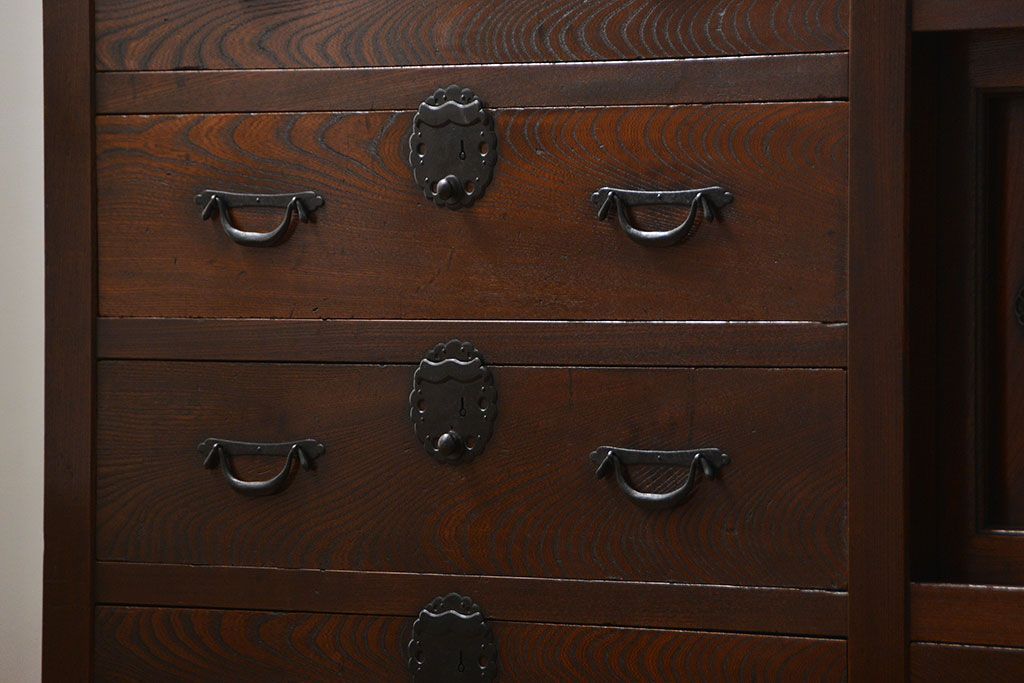 アンティーク家具　アンティーク 前面欅材の上質な時代箪笥サイドボード(帳場箪笥、水屋箪笥、収納箪笥)