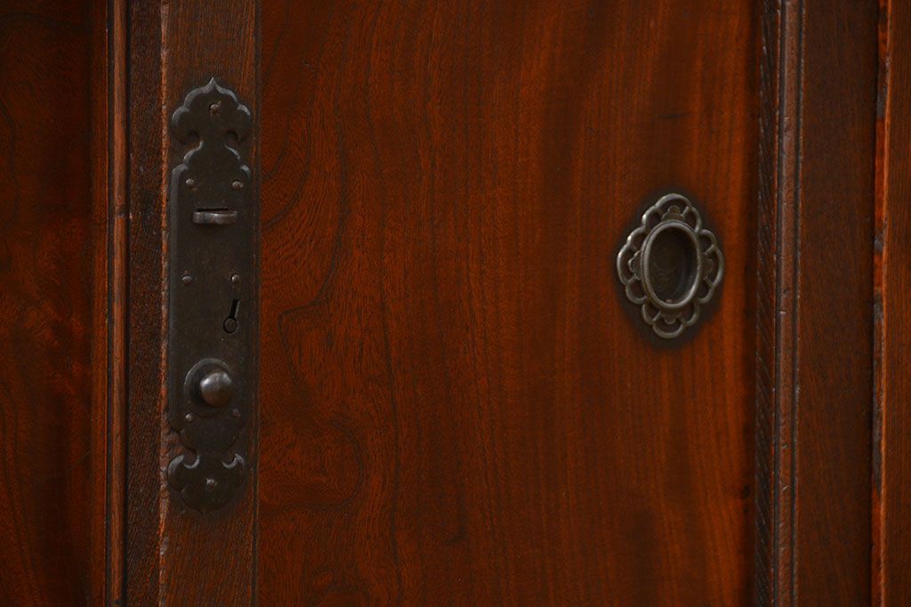 アンティーク家具　アンティーク 前面欅材の上質な時代箪笥サイドボード(帳場箪笥、水屋箪笥、収納箪笥)