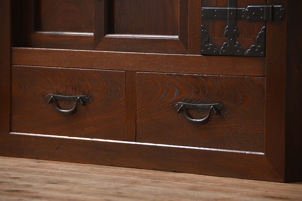 アンティーク家具　アンティーク 前面欅材の上質な時代箪笥サイドボード(帳場箪笥、水屋箪笥、収納箪笥)