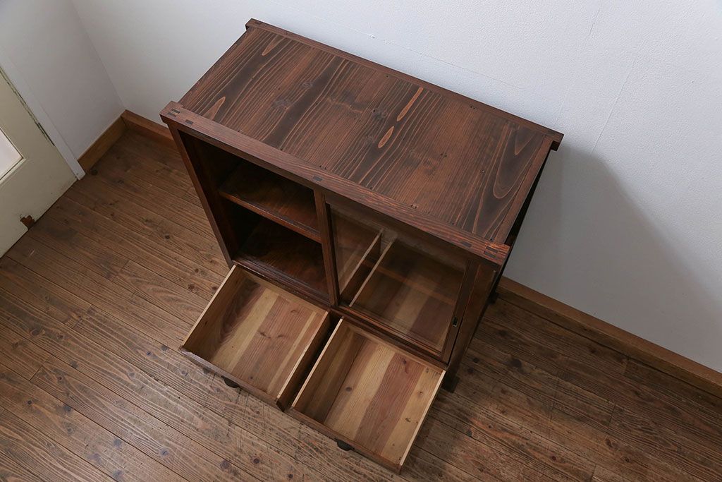 アンティーク家具　アンティーク 古い木の引き出し付き収納棚(食器棚)