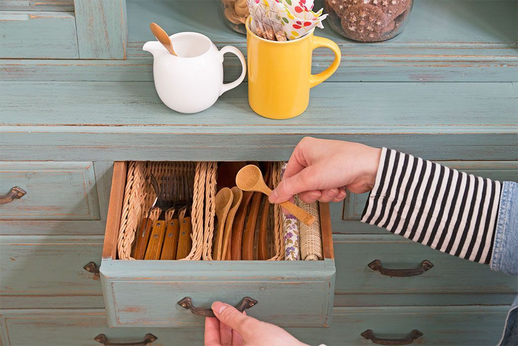 アンティーク家具　アンティークペイント 引き出し10杯 2段重ね食器棚(収納棚)