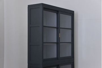 アンティーク家具　アンティーク モールガラスの背の高いペイント2段重ね収納棚(食器棚、飾り棚)