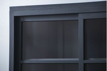 アンティーク家具　アンティーク モールガラスの背の高いペイント2段重ね収納棚(食器棚、飾り棚)