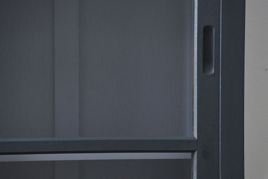 アンティーク家具　アンティーク モールガラスの背の高いペイント2段重ね収納棚(食器棚、飾り棚)