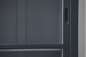 アンティーク家具　アンティーク モールガラスの背の高いペイント2段重ね収納棚(食器棚、飾り棚)