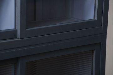 アンティーク家具　アンティーク モールガラスの背の高いペイント2段重ね収納棚(食器棚、飾り棚)