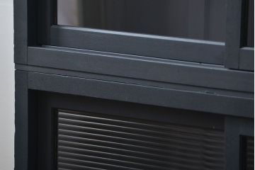 アンティーク家具　アンティーク モールガラスの背の高いペイント2段重ね収納棚(食器棚、飾り棚)