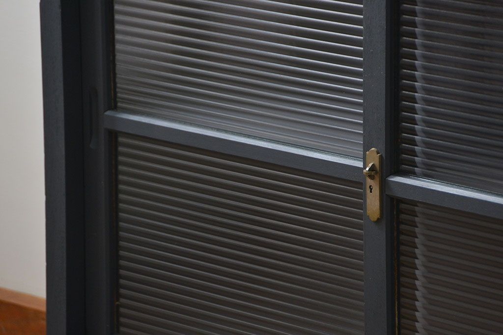 アンティーク家具　アンティーク モールガラスの背の高いペイント2段重ね収納棚(食器棚、飾り棚)