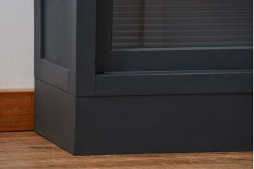 アンティーク家具　アンティーク モールガラスの背の高いペイント2段重ね収納棚(食器棚、飾り棚)