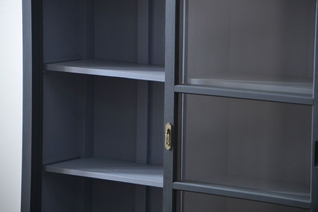 アンティーク家具　アンティーク モールガラスの背の高いペイント2段重ね収納棚(食器棚、飾り棚)