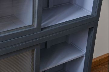 アンティーク家具　アンティーク モールガラスの背の高いペイント2段重ね収納棚(食器棚、飾り棚)