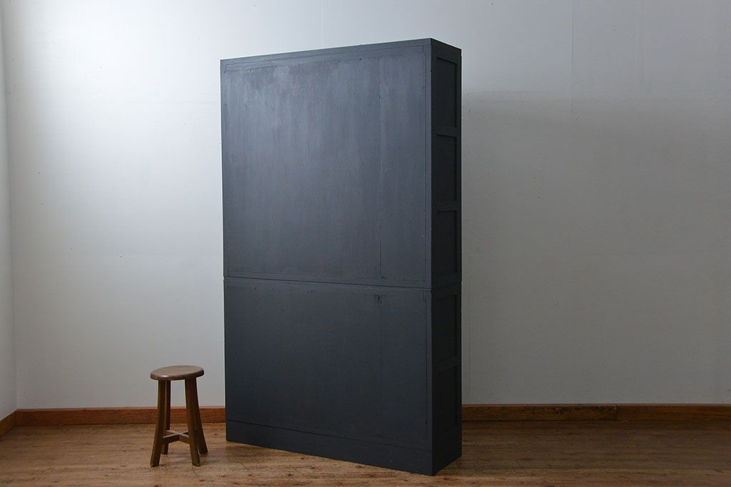 アンティーク家具　アンティーク モールガラスの背の高いペイント2段重ね収納棚(食器棚、飾り棚)