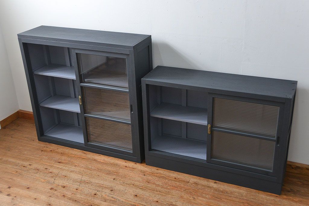 アンティーク家具　アンティーク モールガラスの背の高いペイント2段重ね収納棚(食器棚、飾り棚)