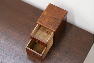 アンティーク家具　古民具・骨董 古いタモ材のとても小さな引き出し箱(小引き出し)