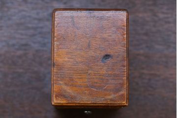 アンティーク家具　古民具・骨董 古いタモ材のとても小さな引き出し箱(小引き出し)