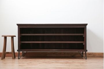 アンティーク家具　アンティーク 鉄脚付きの3段ローボード(収納棚、飾り棚)