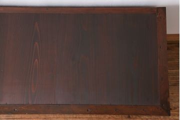 アンティーク家具　アンティーク 鉄脚付きの3段ローボード(収納棚、飾り棚)