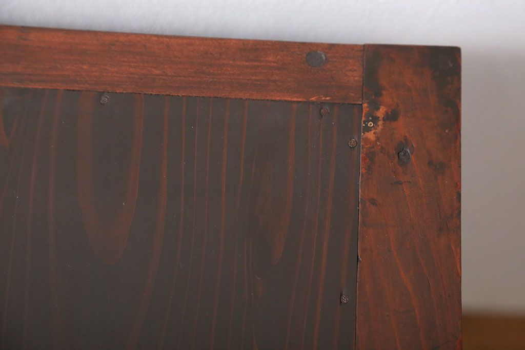 アンティーク家具　アンティーク 鉄脚付きの3段ローボード(収納棚、飾り棚)