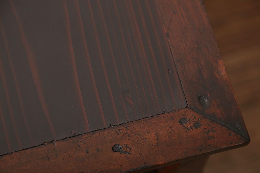 アンティーク家具　アンティーク 鉄脚付きの3段ローボード(収納棚、飾り棚)