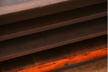 アンティーク家具　アンティーク 鉄脚付きの3段ローボード(収納棚、飾り棚)