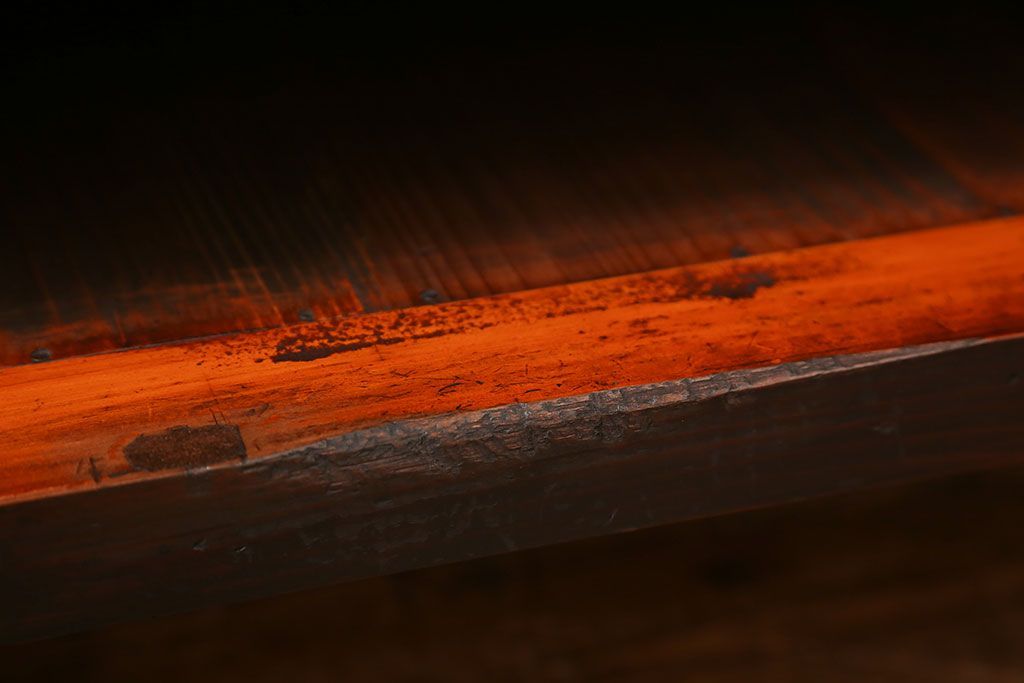 アンティーク家具　アンティーク 鉄脚付きの3段ローボード(収納棚、飾り棚)