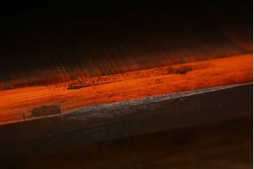 アンティーク家具　アンティーク 鉄脚付きの3段ローボード(収納棚、飾り棚)