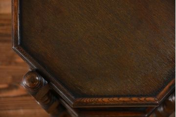 アンティーク家具　イギリスアンティーク 上質なオーク材 オクタゴン サイドテーブル(飾り棚)