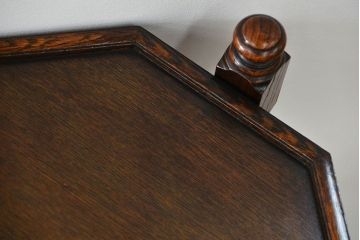 アンティーク家具　イギリスアンティーク 上質なオーク材 オクタゴン サイドテーブル(飾り棚)