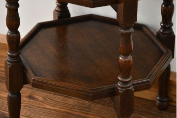 アンティーク家具　イギリスアンティーク 上質なオーク材 オクタゴン サイドテーブル(飾り棚)