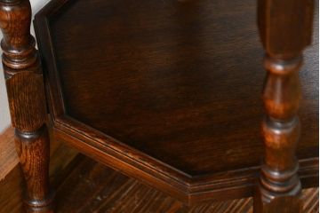 アンティーク家具　イギリスアンティーク 上質なオーク材 オクタゴン サイドテーブル(飾り棚)