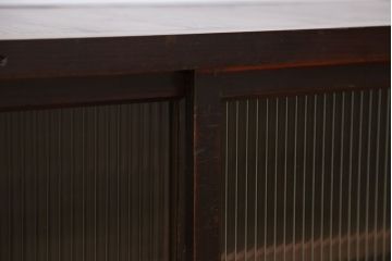 アンティーク家具　アンティーク モールガラス入りのシンプルなローボード(収納棚、テレビボード)