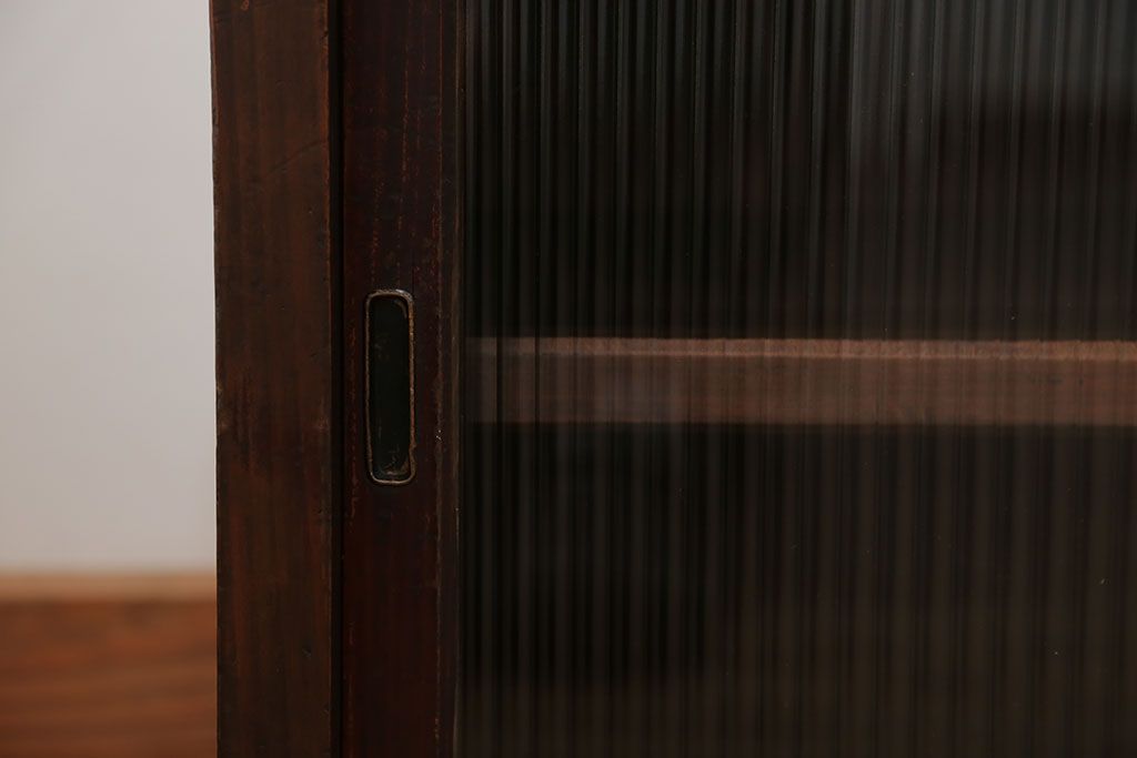 アンティーク家具　アンティーク モールガラス入りのシンプルなローボード(収納棚、テレビボード)