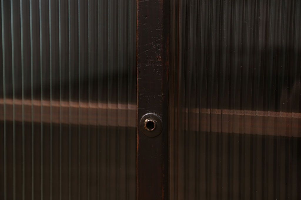 アンティーク家具　アンティーク モールガラス入りのシンプルなローボード(収納棚、テレビボード)