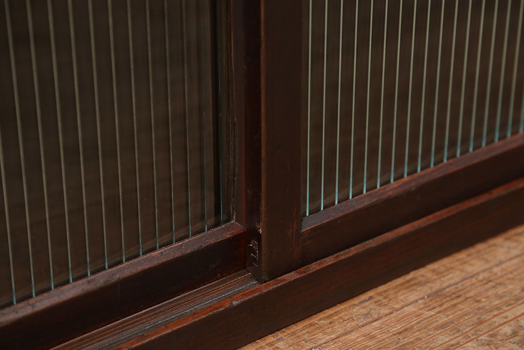 アンティーク家具　アンティーク モールガラス入りのシンプルなローボード(収納棚、テレビボード)