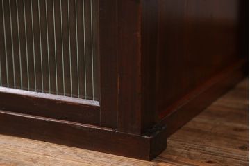 アンティーク家具　アンティーク モールガラス入りのシンプルなローボード(収納棚、テレビボード)