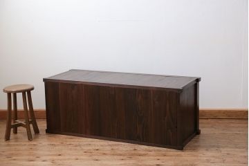 アンティーク家具　アンティーク モールガラス入りのシンプルなローボード(収納棚、テレビボード)