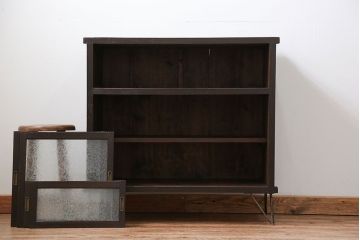 アンティーク家具　アンティーク 結霜ガラス入りの鉄脚付き収納棚(食器棚、戸棚)