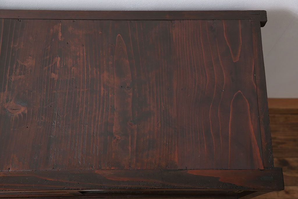 アンティーク家具　アンティーク 結霜ガラス入りの鉄脚付き収納棚(食器棚、戸棚)