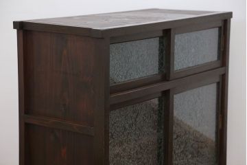 アンティーク家具　アンティーク 結霜ガラス入りの鉄脚付き収納棚(食器棚、戸棚)