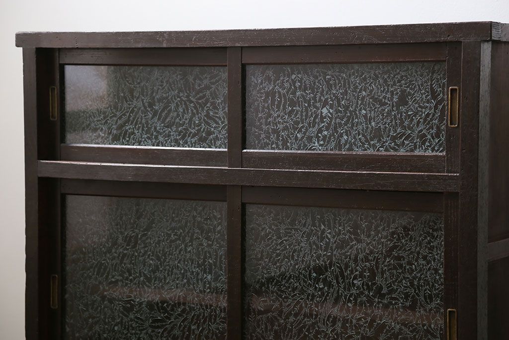 アンティーク家具　アンティーク 結霜ガラス入りの鉄脚付き収納棚(食器棚、戸棚)