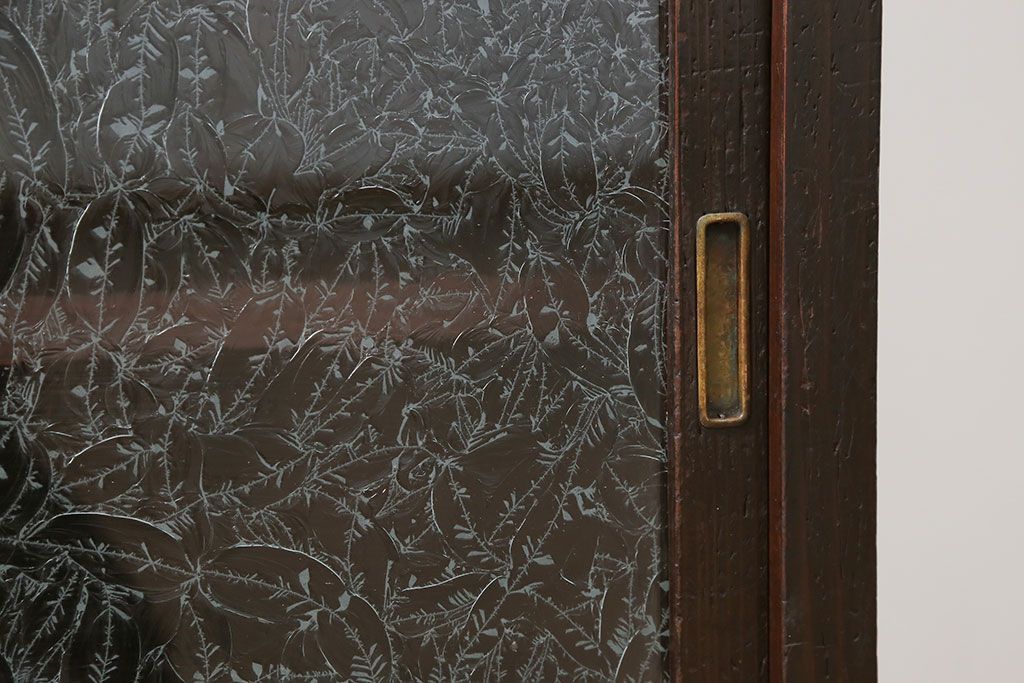 アンティーク家具　アンティーク 結霜ガラス入りの鉄脚付き収納棚(食器棚、戸棚)