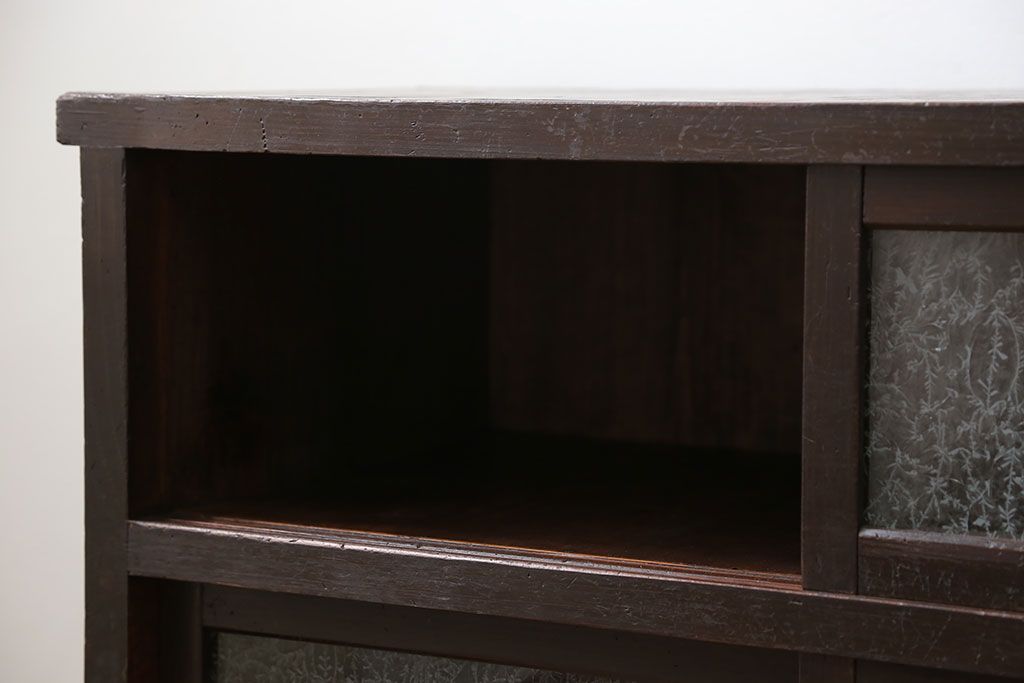 アンティーク家具　アンティーク 結霜ガラス入りの鉄脚付き収納棚(食器棚、戸棚)