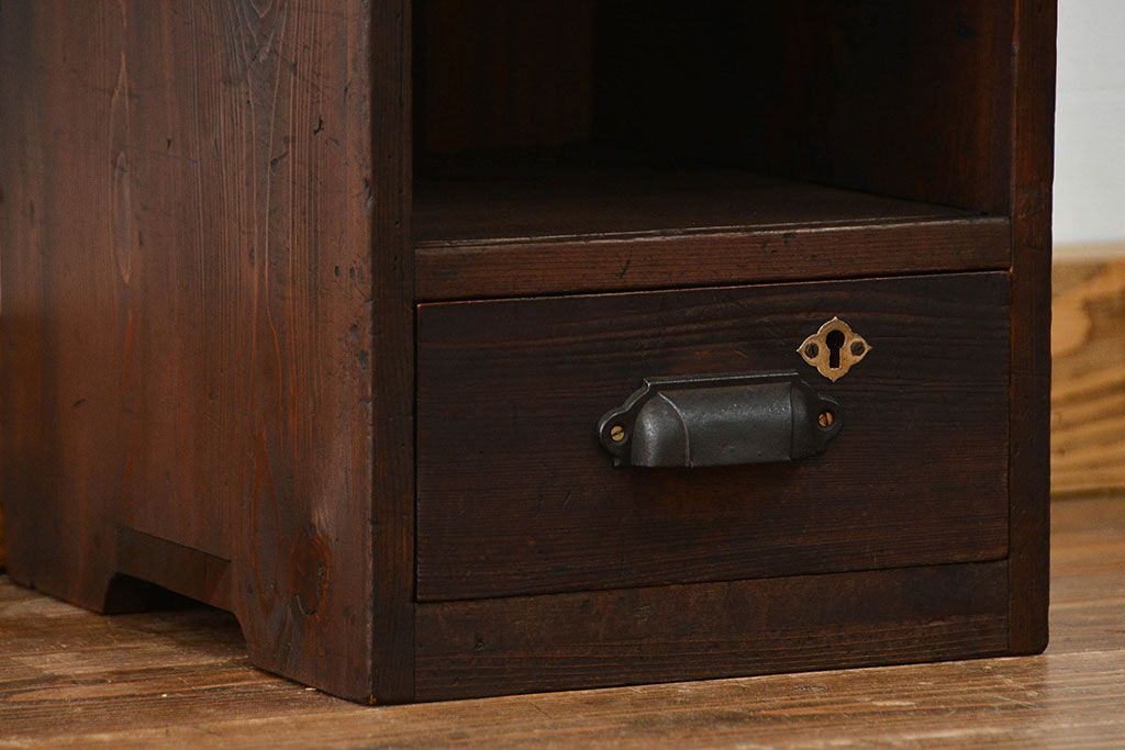 アンティーク家具　古民具・骨董 古い木の引き出し付き書棚(2)(本棚)