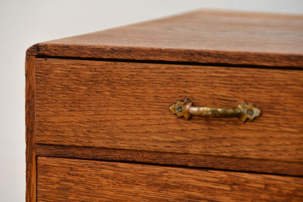 アンティーク家具　アンティーク 古いナラ材のネームプレート付き六段小引き出し