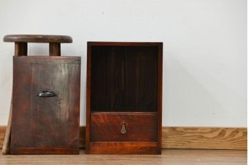 アンティーク家具　古民具・骨董 使い込まれた慳貪(けんどん)扉の収納棚(小引き出し)