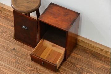 アンティーク家具　古民具・骨董 使い込まれた慳貪(けんどん)扉の収納棚(小引き出し)