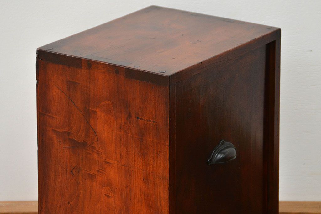 アンティーク家具　古民具・骨董 使い込まれた慳貪(けんどん)扉の収納棚(小引き出し)