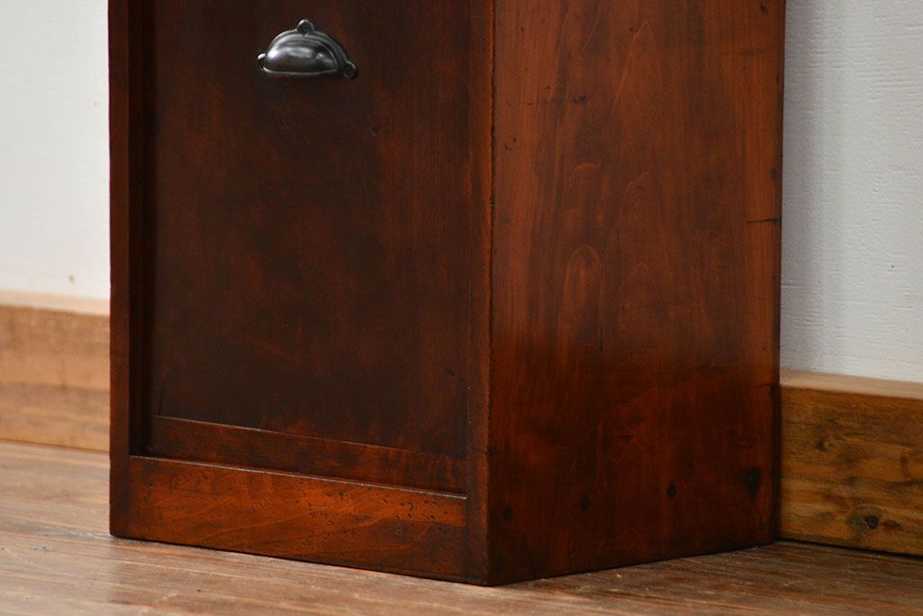 アンティーク家具　古民具・骨董 使い込まれた慳貪(けんどん)扉の収納棚(小引き出し)