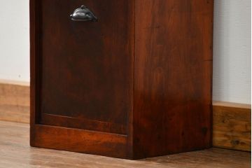 アンティーク家具　古民具・骨董 使い込まれた慳貪(けんどん)扉の収納棚(小引き出し)