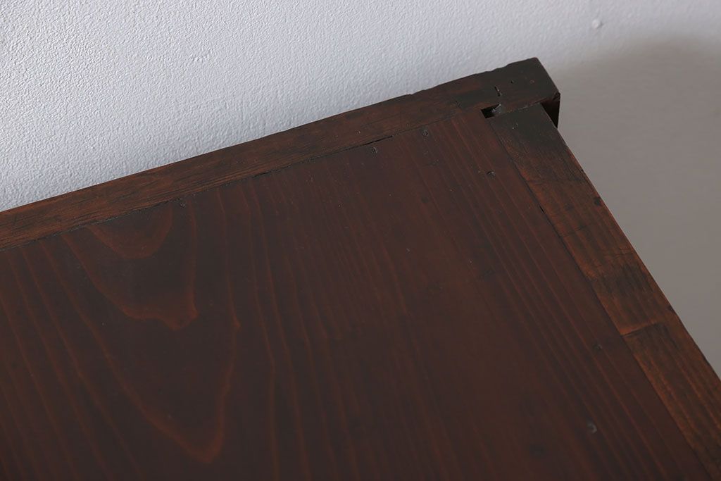 アンティーク家具　古民具・骨董 前面欅材の大振りな脚付きモールガラス収納棚(サイドボード)